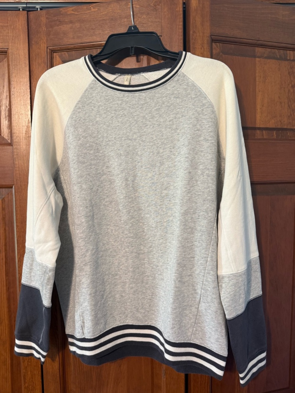 Women's Colorblock Crewneck Sweater - Gray & Cream